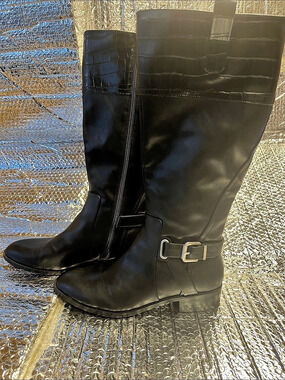 St John’s Bay Buckle Boots in Black US 9 Like New